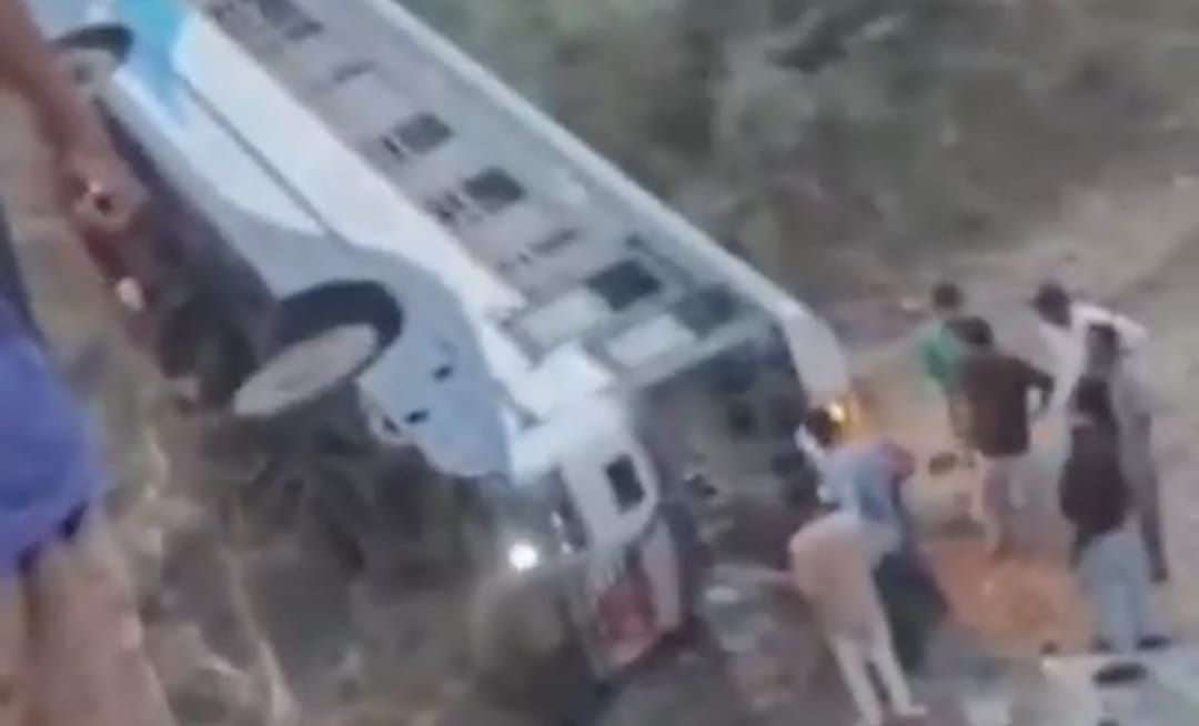 ఆదిలాబాద్ జిల్లా వాగులో బోల్తా పడిన ఆర్టీసీ బస్సు