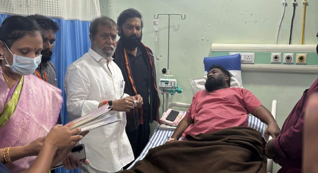 Damodar Rajanarsimha  సామాజిక కార్యకర్త ప్రకాష్‌ను పరామర్శించిన మంత్రి దామోదర్ రాజనర్సింహ