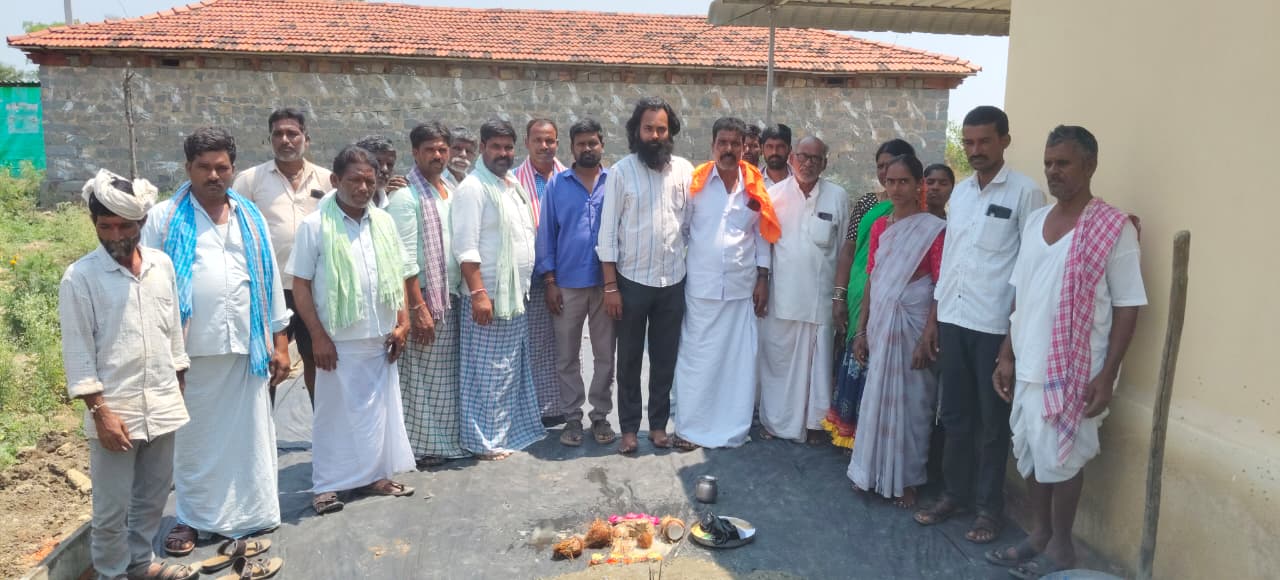 Malkapur మల్కాపూర్‌లో సి.సి. రోడ్డు పనులను ప్రారంభించిన సర్పంచ్ వెంకటకృష్ణ