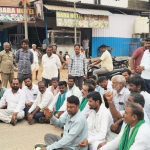 తూకం వేసిన ధాన్యం తరలింపులో నిర్లక్ష్యం.. తరుగు పేరిట రైతన్నల కష్టం దోపిడీ!