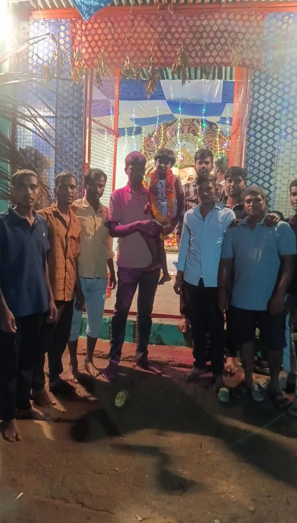 గణనాథుడి లడ్డూకు ఘనమైన వేలం...రూ.31001/- వేలకు లడ్డూ దక్కించుకున్న కాసన నారాయణ గణనాథుడి లడ్డూకు ఘనమైన వేలం…రూ.31001/- వేలకు లడ్డూ దక్కించుకున్న కాసన నారాయణ