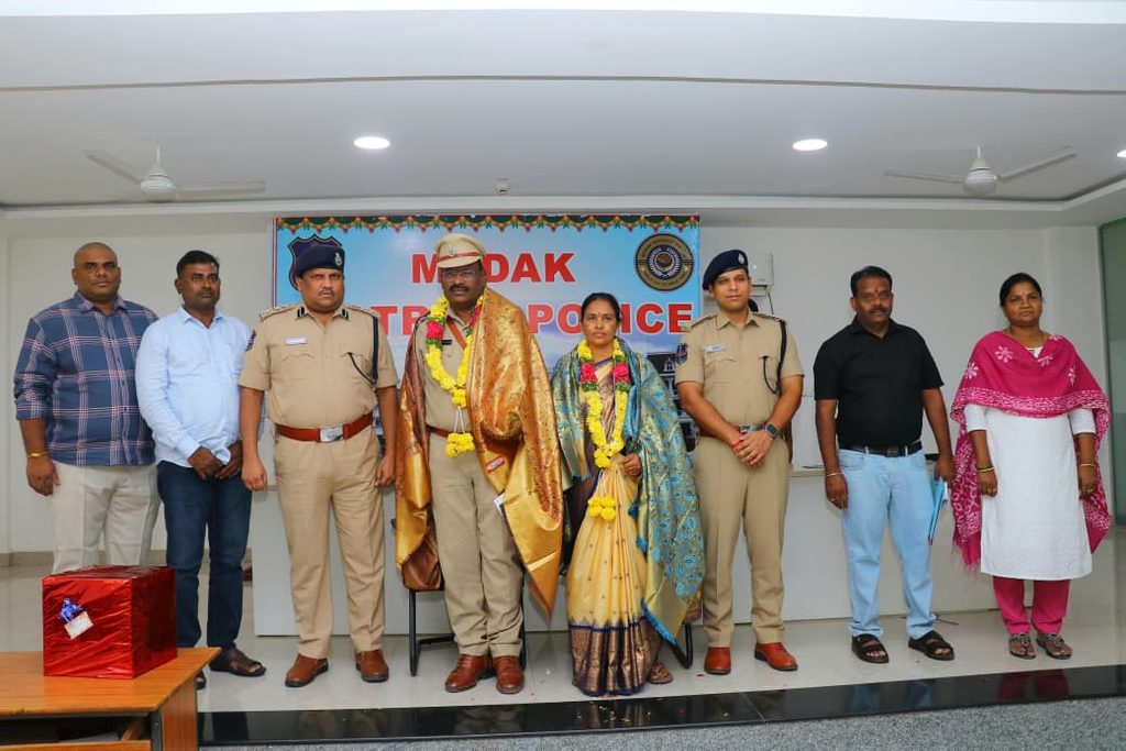 37 ఏళ్ల పోలీస్‌ సేవలకు ఘన వీడ్కోలు
