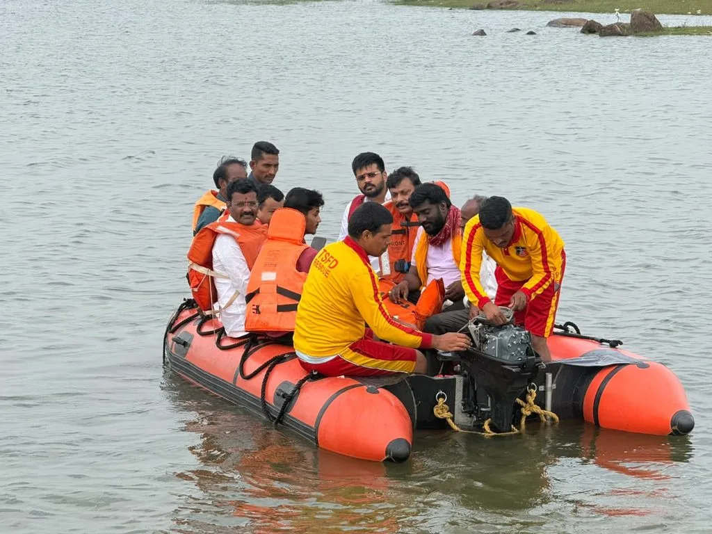 వివిధ గణేష్ మండపాల్లో పూజల్లో పాల్గొన్న ఎమ్మెల్యే రోహిత్ రావు... కోమటూర్ చెరువు వద్ద వినాయక నిమజ్జన ఏర్పాట్ల పరిశీలన