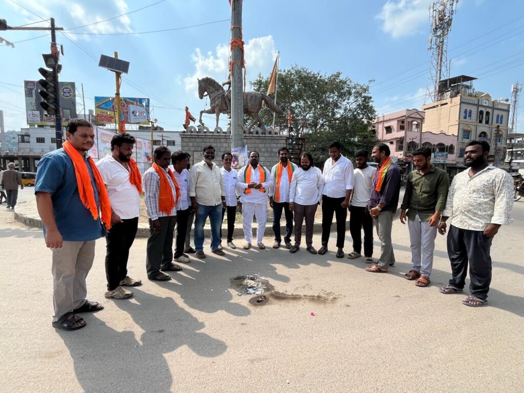 రేవంత్ రెడ్డి వ్యాఖ్యలకు నిరసనగా బీజేపీ ఆందోళన రేవంత్ రెడ్డి వ్యాఖ్యలకు నిరసనగా బీజేపీ ఆందోళన