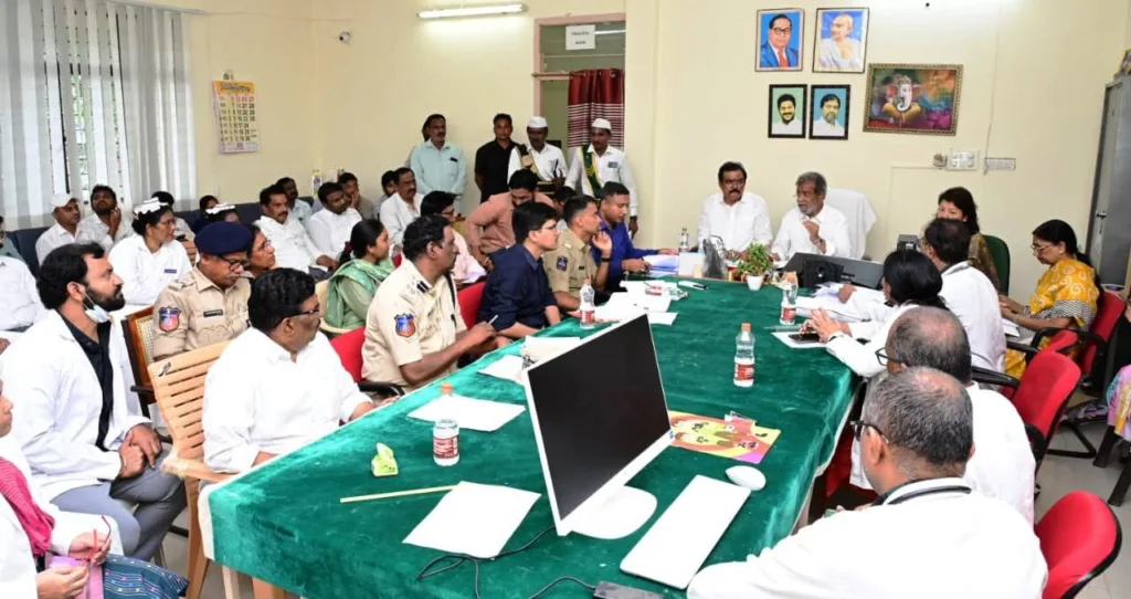 రిమ్స్ ఎస్‌ఎన్‌సీయూ (SNCU) వార్డులో అగ్నిప్రమాద ఘటనపై ఉన్నతస్థాయి సమీక్ష.. ప్రమాద కారణాలపై విచారణకు ఆదేశం