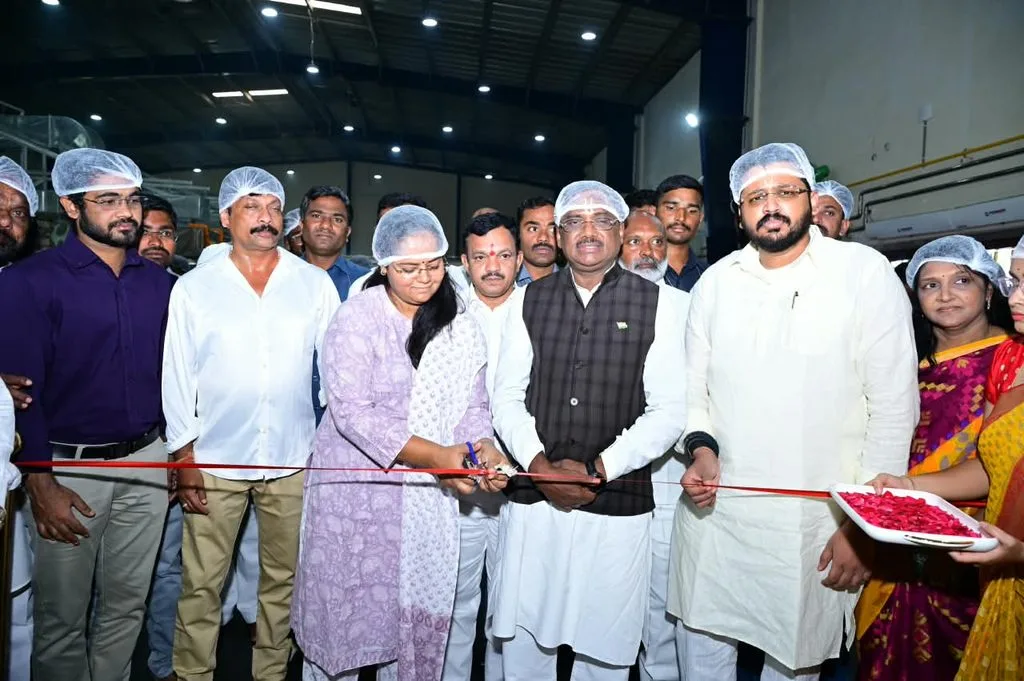 ప్రపంచంలోనే అరుదైన పథకం సీఎం బ్రేక్ఫాస్ట్ : మంత్రి వివేక్ వెంకటస్వామి cm-breakfast-scheme-medak-centralized-kitchen