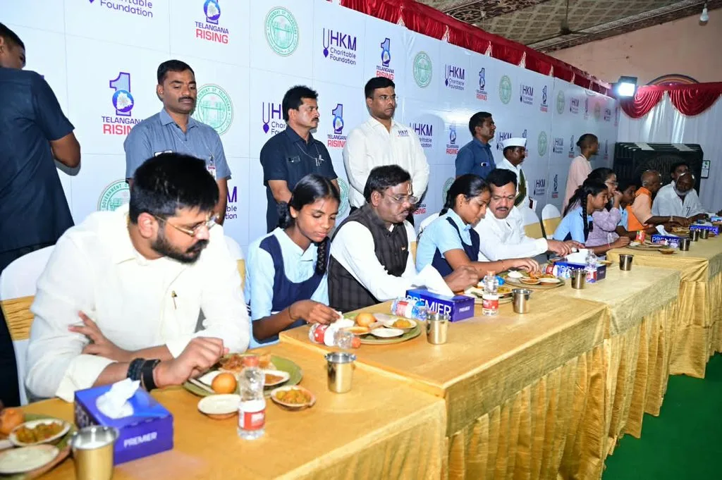 ప్రపంచంలోనే అరుదైన పథకం సీఎం బ్రేక్ఫాస్ట్ : మంత్రి వివేక్ వెంకటస్వామి cm-breakfast-scheme-medak-centralized-kitchen