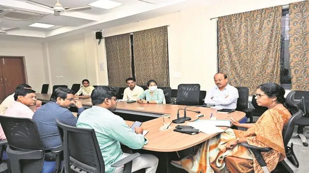 Food Safety Inspections : ఆహార పదార్థాల్లో కల్తీని ఉపేక్షించేది లేదు: కలెక్టర్ హరిత Food Safety Inspections : ఆహార పదార్థాల్లో కల్తీని ఉపేక్షించేది లేదు: కలెక్టర్ హరిత