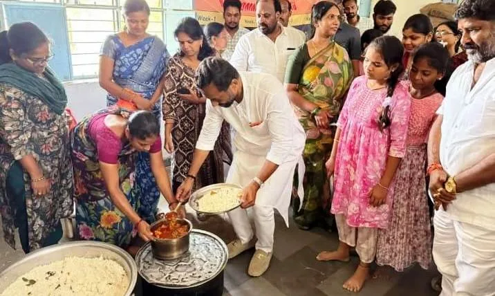 కస్తూర్బా పాఠశాలలో ఎంపీ రఘునందన్‌రావు ఆకస్మిక తనిఖీ