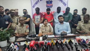 అంగన్ మిలాన్ కార్యక్రమంలో అంగన్వాడీ సిబ్బందికి సన్మానం అంగన్ మిలాన్ కార్యక్రమంలో అంగన్వాడీ సిబ్బందికి సన్మానం