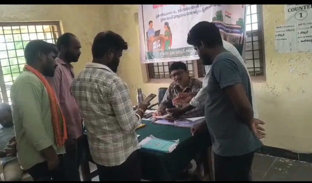 గొల్లగూడెం పంట పొలాల వద్ద డంపింగ్ యార్డ్ తో రైతులకు నరకయాతన