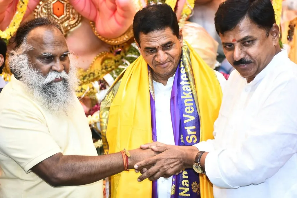 జగ్గారెడ్డిని మర్యాదపూర్వకంగా కలిసిన నూతన డీసీసీ అధ్యక్షుడు చంద్రశేఖర్ రెడ్డి