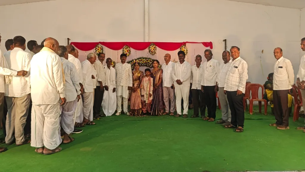 నూతన వస్త్రధారణలో పాల్గొన్న మాజీ జెడ్పీటీసీ నరసింహారెడ్డి నూతన వస్త్రధారణలో పాల్గొన్న మాజీ జెడ్పీటీసీ నరసింహారెడ్డి