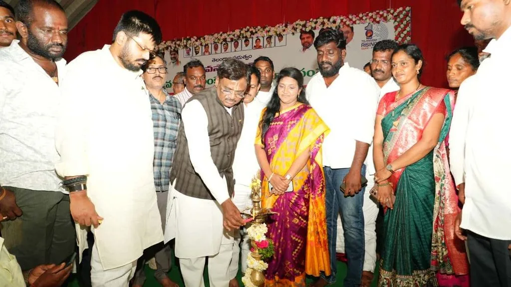 రైతులు సాంకేతిక పద్ధతులను పాటించి అధిక దిగుబడులు సాధించాలి: మంత్రి వివేక్ వెంకటస్వామి రైతులు సాంకేతిక పద్ధతులను పాటించి అధిక దిగుబడులు సాధించాలి మంత్రి వివేక్ వెంకటస్వామి