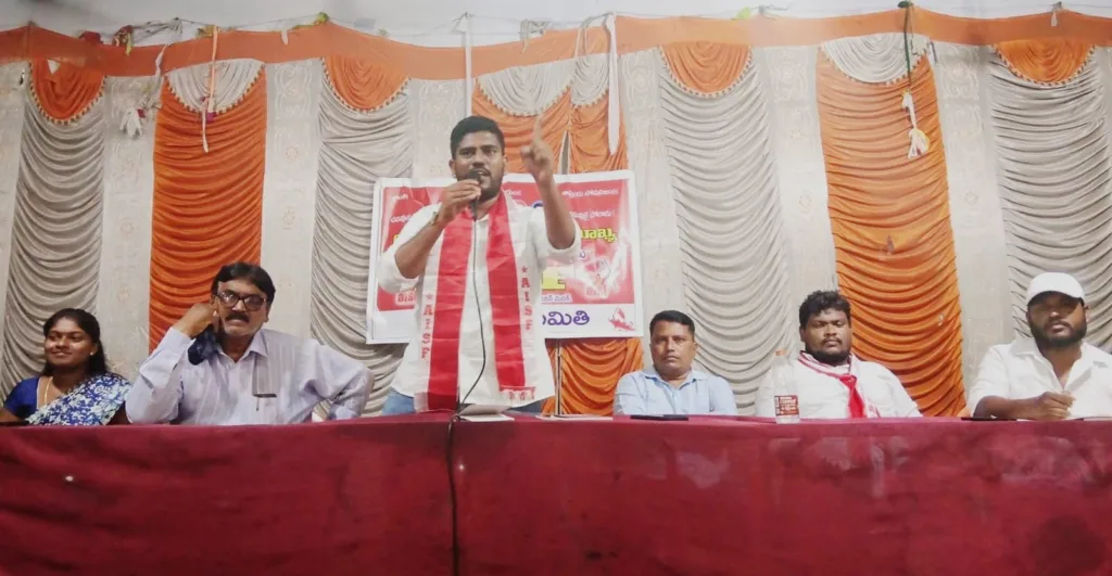 మద్యానికి మంత్రి ఉన్నారు.. విద్యకు ఎందుకు లేరు?: ఏఐఎస్ఎఫ్ రాష్ట్ర అధ్యక్షుడు కసిరెడ్డి మణికంఠరెడ్డి నిలదీత