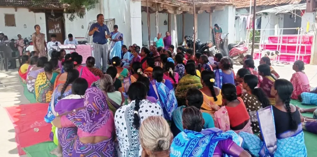 రుణాలను సద్వినియోగం చేసుకుని జీవనోపాధి పెంచుకోవాలి: ఐబీ డీపీఎం జాన్ కెనడీ రుణాలను సద్వినియోగం చేసుకుని జీవనోపాధి పెంచుకోవాలి: ఐబీ డీపీఎం జాన్ కెనడీ