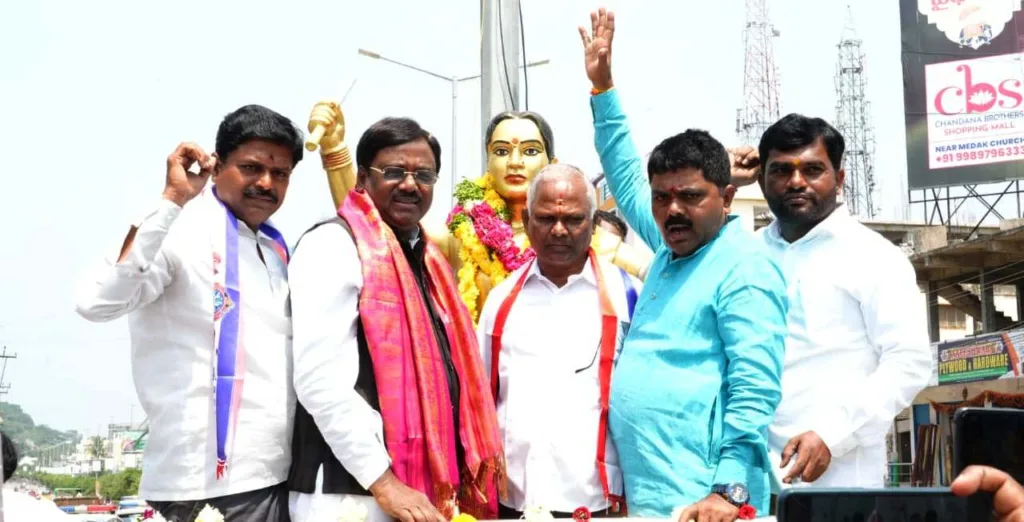 వీరనారి చాకలి ఐలమ్మ ఆశయాల సాధనకు ప్రతి ఒక్కరూ కృషి చేయాలి: మంత్రి వివేక్ వెంకటస్వామి