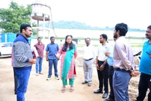 నిజాయితీని చాటుకున్న పంచాయతీ కార్యదర్శి: మహిళ పోగొట్టుకున్న పర్సు, నగదు, ఉంగరం అందజేత నిజాయితీని చాటుకున్న పంచాయతీ కార్యదర్శి: మహిళ పోగొట్టుకున్న పర్సు, నగదు, ఉంగరం అందజేత