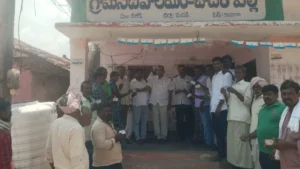 మద్యానికి మంత్రి ఉన్నారు.. విద్యకు ఎందుకు లేరు?: ఏఐఎస్ఎఫ్ రాష్ట్ర అధ్యక్షుడు కసిరెడ్డి మణికంఠరెడ్డి నిలదీత