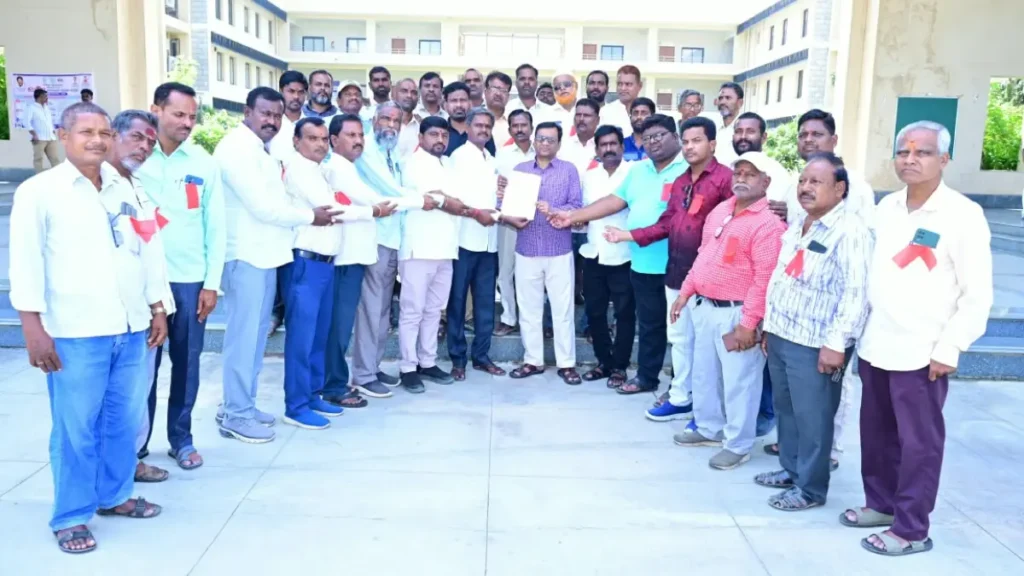 పాత్రికేయుల డిమాండ్లు పరిష్కరించాలి పాత్రికేయుల డిమాండ్లు పరిష్కరించాలి