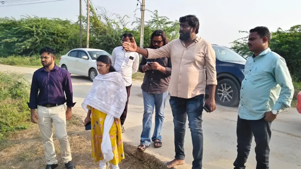 మెదక్ లో బతుకమ్మ ఏర్పాట్ల పరిశీలన మెదక్ లో బతుకమ్మ ఏర్పాట్ల పరిశీలన
