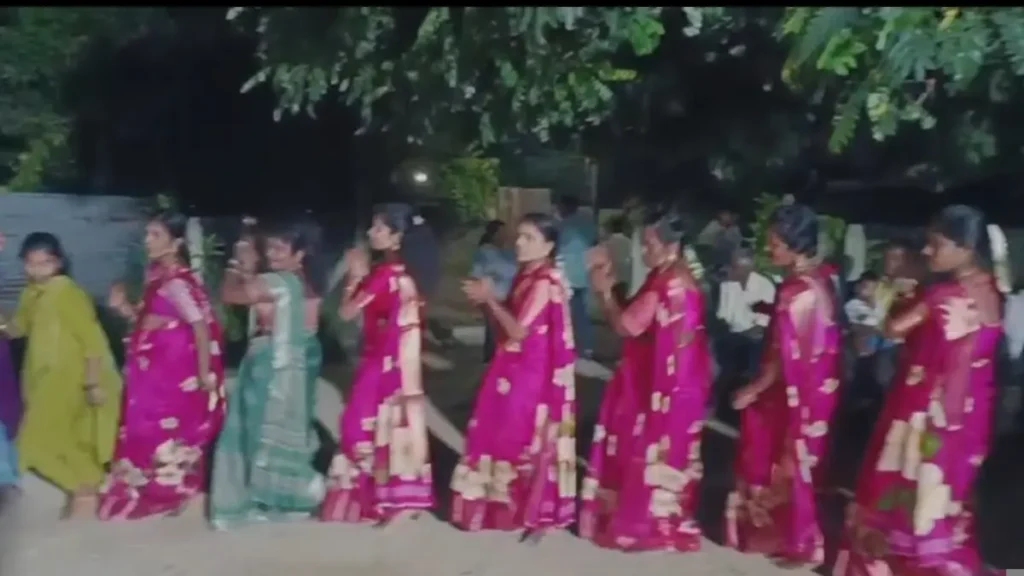 బెల్లంపల్లి 5వ వార్డులో అంగరంగ వైభవంగా బతుకమ్మ వేడుకలు