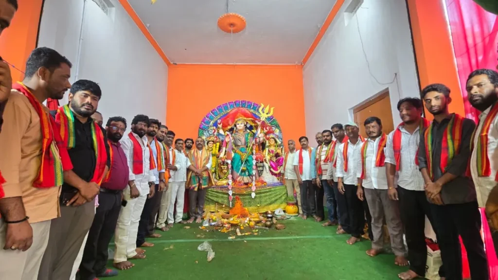 అమ్మవారి ఆశీస్సులతో అందరికీ విజయం చేకూరాలి:  ఎమ్మెల్సీ నవీన్ రెడ్డి