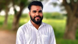 అల్మాయిపేట వద్ద కారు ఢీకొని యువకుడు మృతి.. ఫ్లైఓవర్ నిర్మాణం చేపట్టకపోవడంపై స్థానికుల ఆగ్రహం