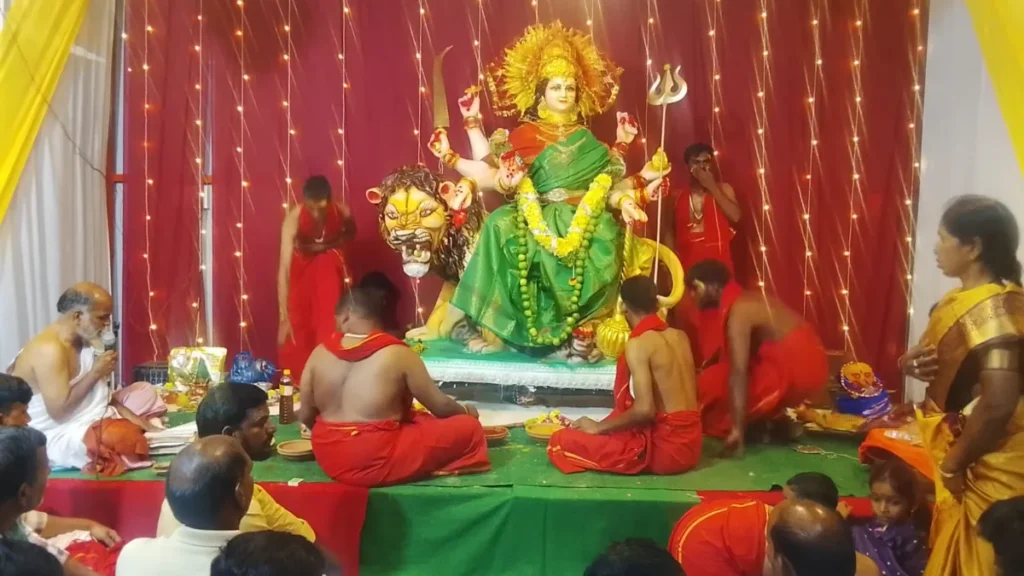 అల్మాయిపేటలో ఘనంగా దుర్గామాత విగ్రహ ప్రతిష్ఠాపన: శరన్నవరాత్రి ఉత్సవాలు ప్రారంభం