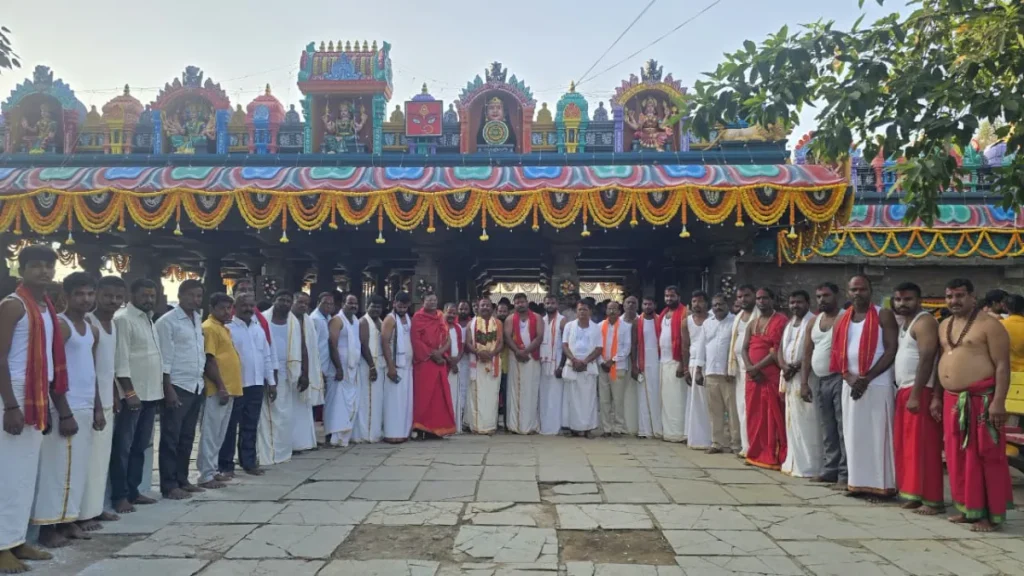 ఎల్లికట్ట భవానీ మాత సన్నిధిలో ఎమ్మెల్సీ నవీన్ రెడ్డి కుటుంబ సమేతంగా పూజలు