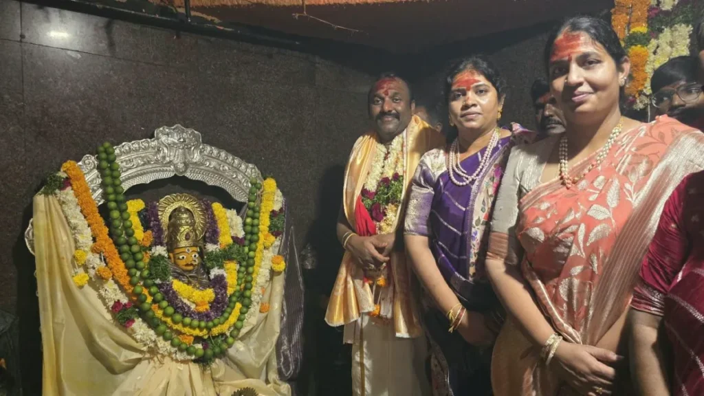ఎల్లికట్ట భవానీ మాత సన్నిధిలో ఎమ్మెల్సీ నవీన్ రెడ్డి కుటుంబ సమేతంగా పూజలు
