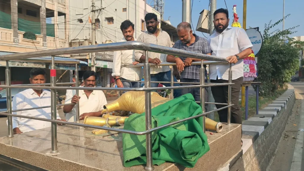 ఐలమ్మ విగ్రహం ధ్వంసంపై కఠిన చర్యలు తీసుకోవాలి