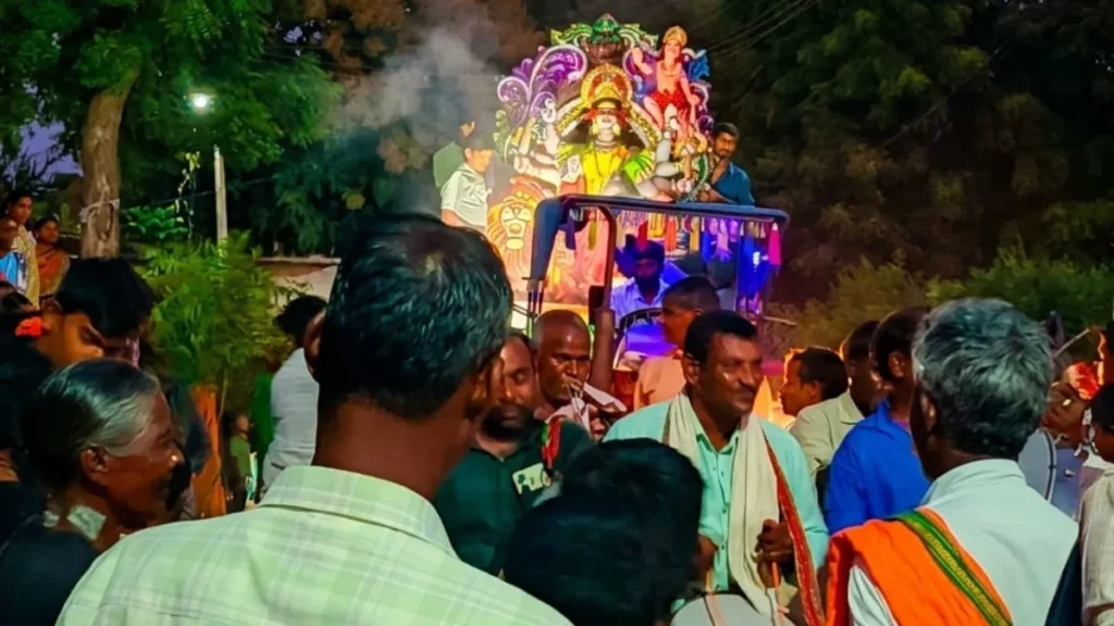 కోరికలు తీర్చే కల్పవల్లిగా కొలువుదీరిన అమ్మవారు: భక్తి పరవశంలో పల్వంచ గ్రామ భక్తజనం