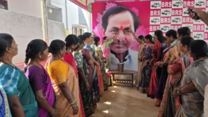 కుసంగిలో స్మార్ట్ రేషన్ కార్డుల పంపిణీ, లబ్ధిదారులకు అందజేసిన తహసీల్దార్ తులసీరామ్ కుసంగిలో స్మార్ట్ రేషన్ కార్డుల పంపిణీ, లబ్ధిదారులకు అందజేసిన తహసీల్దార్ తులసీరామ్