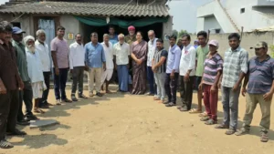 బాధితులకు అండగా మాజీ మంత్రి సత్యవతి రాథోడ్: అనారోగ్యంతో ఉన్నవారికి పరామర్శ, ఆర్థిక సాయం అందజేత
