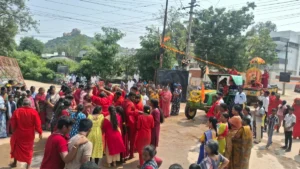 మాచవరంలో ఘనంగా దుర్గమ్మ నిమజ్జనం.. డప్పు చప్పుళ్లతో శోభాయాత్ర