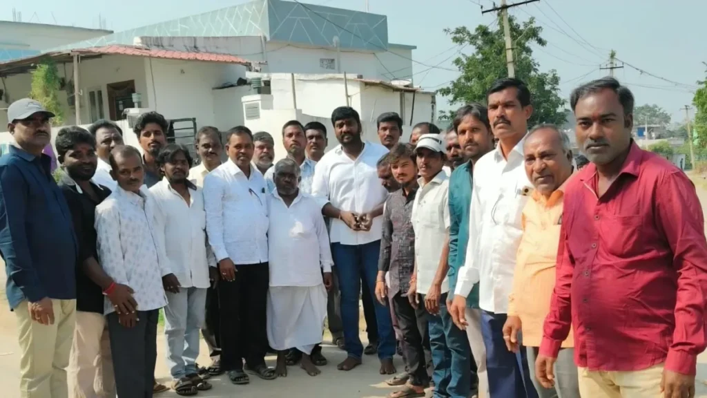 మున్సిపల్ వైస్ చైర్మన్ దొంతి నరేష్‌కు సిబ్బంది దసరా శుభాకాంక్షలు