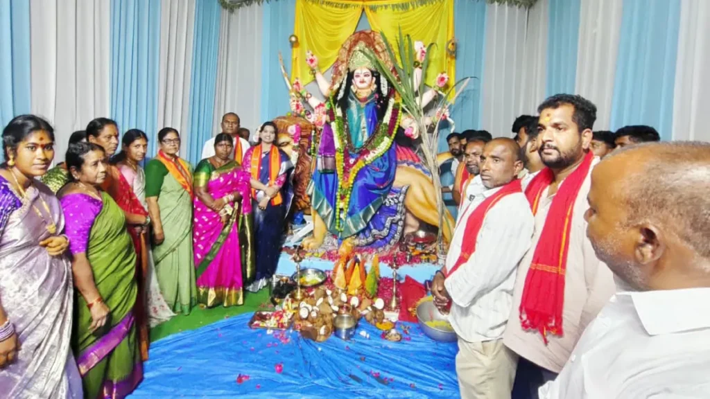 సంగెం గ్రామంలో వైభవంగా దుర్గాదేవి నవరాత్రి ఉత్సవాలు సంగెం గ్రామంలో వైభవంగా దుర్గాదేవి నవరాత్రి ఉత్సవాలు